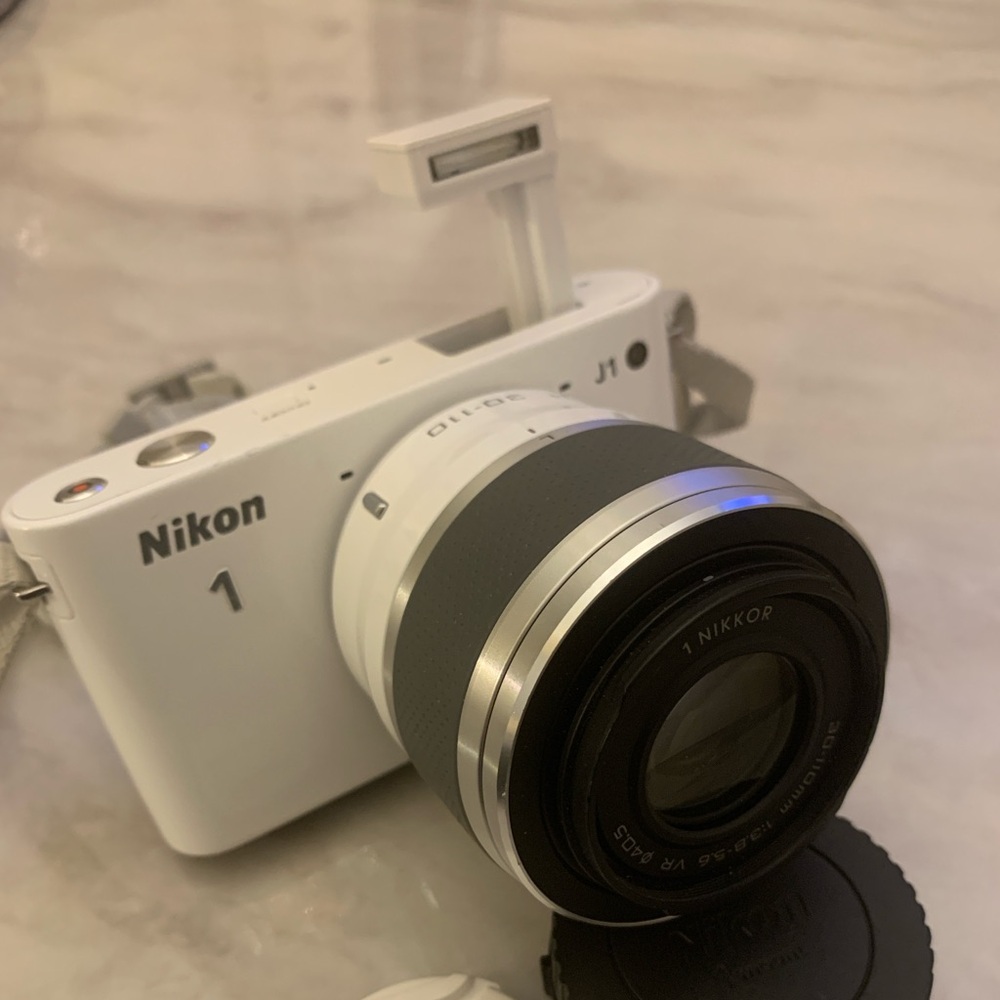 Nikon 1 J1 with Nikon 30-110mm f/3.8-5.6 VR Kit - Picture 8 of 9